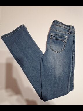 Wallflower Straight-Leg Women’s Jeans in Medium Blue